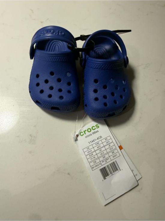 CROCS Other - CROCS Kids Classic Clog in Blue size 2/3